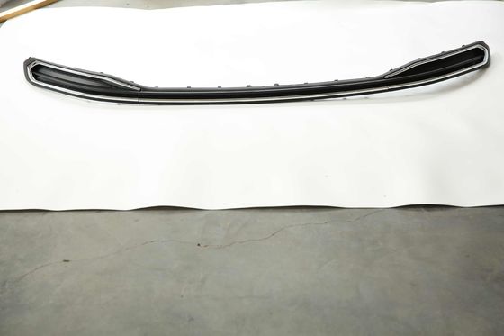 Barra brilhante abundante traseira VW Passat da tira da proteção 3GB 807 568 19-20 tiras abundantes do carro